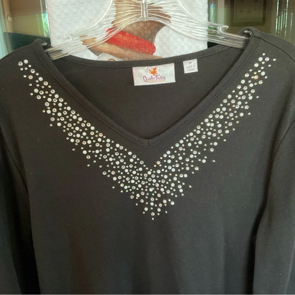 Quacker Factory Black with Rhinestuds Blouse, v-neck, 3/4 sleeve, gorgeous - Picture 5 of 13